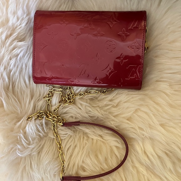 Authentic Louis Vuitton Vernis Bel Air Wallet on Chain bag - Picture 2 of 11